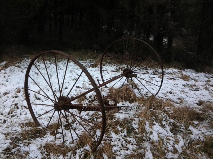 Le reste d'un râteau faneur à Fayet (9)