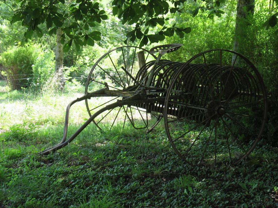 Un râteau faneur Fayet (1)