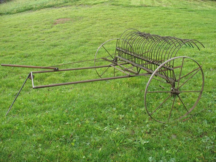 Un râteau faneur Fayet (8)