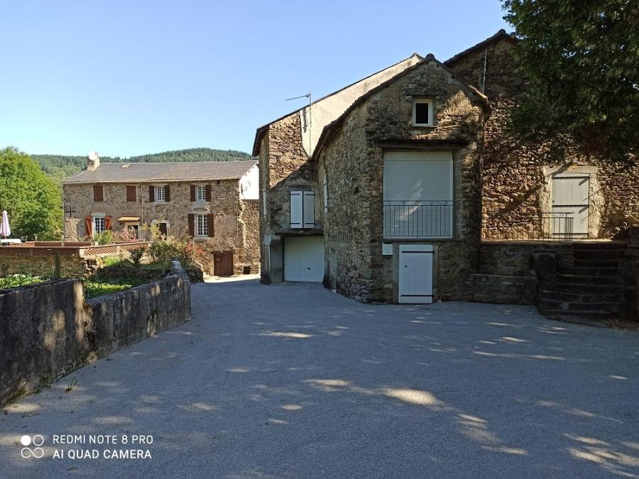 Entrée du hameau après travaux à La Dezouvre (9)