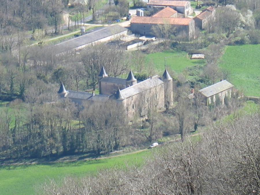 Le château vue depuis le pic de Roste - Fayet (82)
