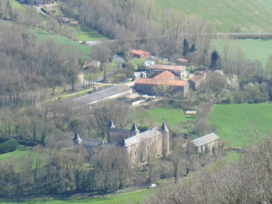 Le château vue depuis le pic de Roste - Fayet (83)