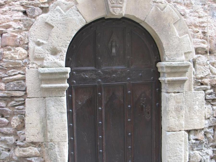 Porte du village datant de 1638 - Fayet_ (66)